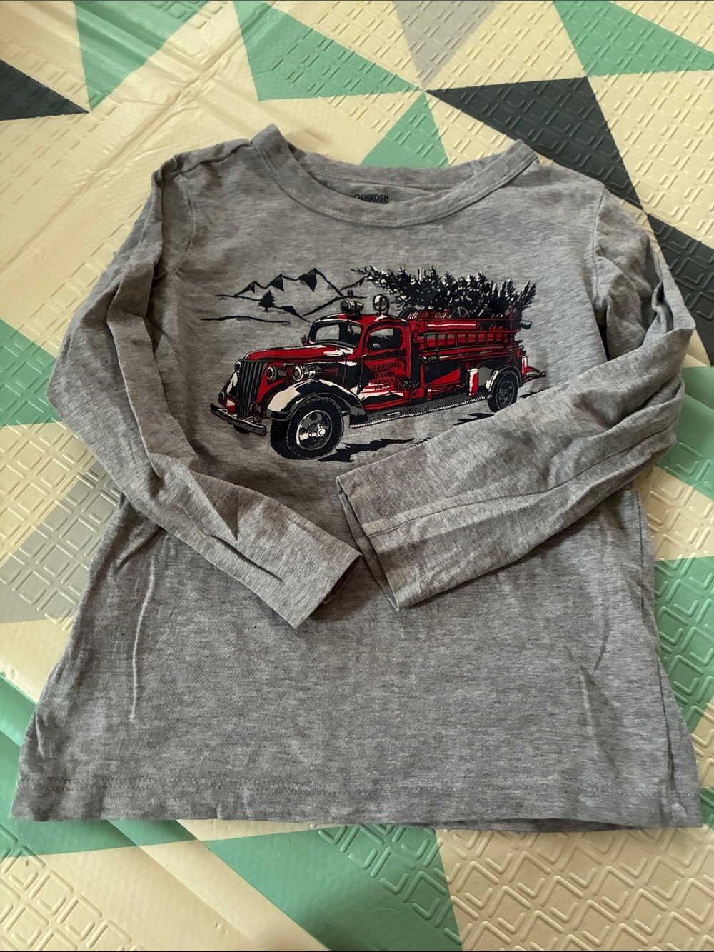 20/25$ 🧸 Kids Long-Sleeve Gray Tee with Red Truck Graphic